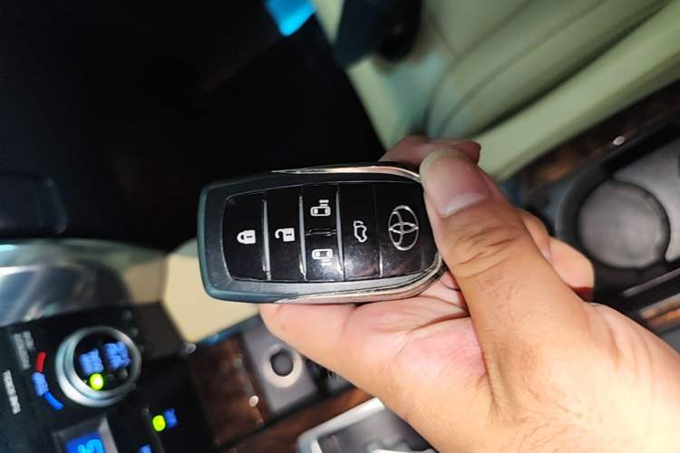Used Toyota Alphard 2021 Dual-Engine 2.5L Luxury Edition Vehicle Key