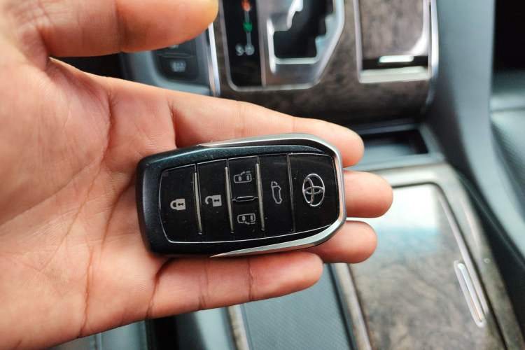 Used Toyota Alphard 2021 Dual-Engine 2.5L Prestige Edition Vehicle Key
