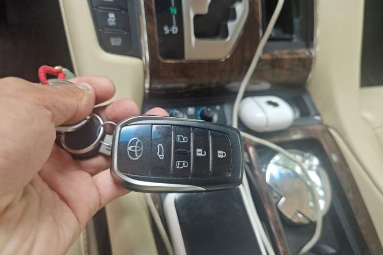 Used Toyota Alphard 2021 Dual-Engine 2.5L Luxury Edition Vehicle Key