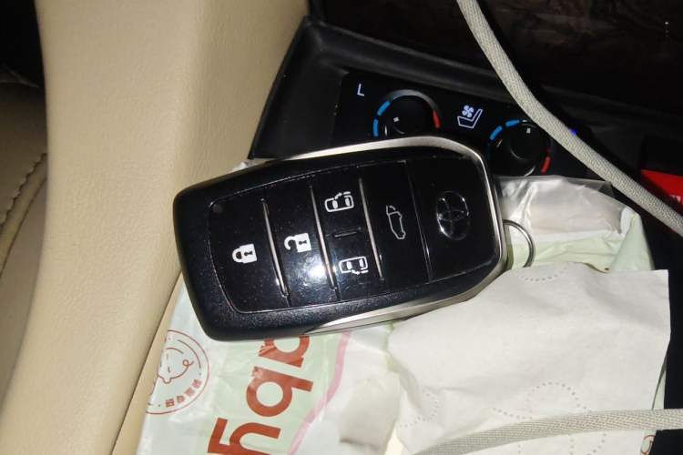 Used Toyota Alphard 2021 Dual-Engine 2.5L Prestige Edition Vehicle Key