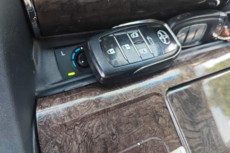 Used Toyota Alphard 2021 Dual-Engine 2.5L Prestige Edition Vehicle Key