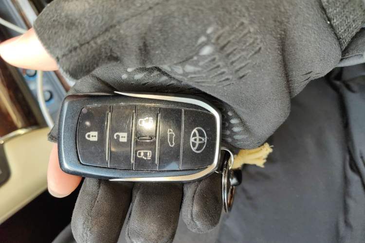 Used Toyota Alphard 2021 Dual-Engine 2.5L Luxury Edition Vehicle Key