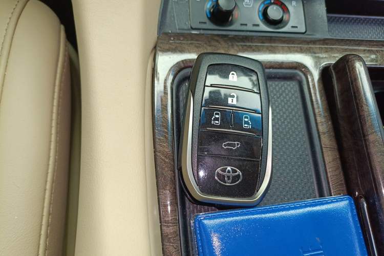 Used Toyota Alphard 2021 Dual-Engine 2.5L Prestige Edition Vehicle Key