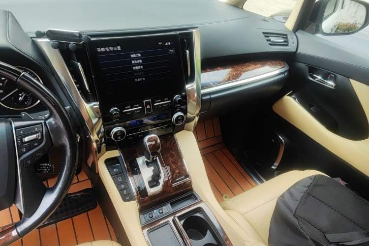 Used Toyota Alphard 2021 Dual-Engine 2.5L Luxury Edition Audio And AC Panel