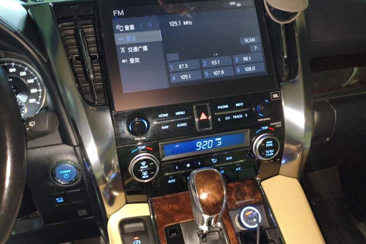 Used Toyota Alphard 2021 Dual-Engine 2.5L Luxury Edition Audio And AC Panel