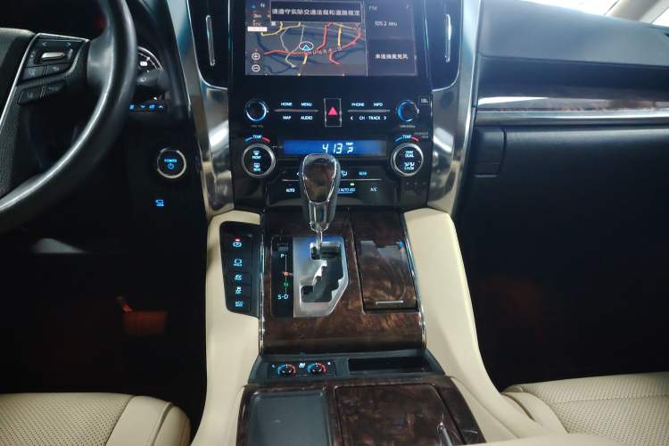 Used Toyota Alphard 2021 Dual-Engine 2.5L Luxury Edition Audio And AC Panel
