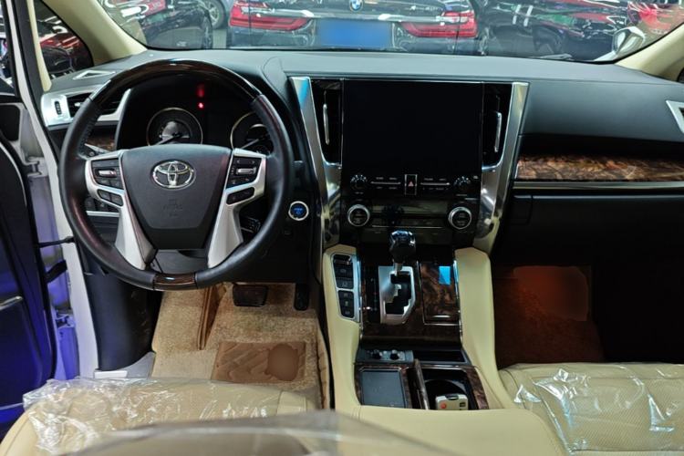 Used Toyota Alphard 2021 Dual-Engine 2.5L Luxury Edition Center Console