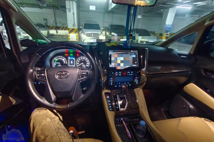 Used Toyota Alphard 2021 Dual-Motor 2.5L Premium Edition Center Console