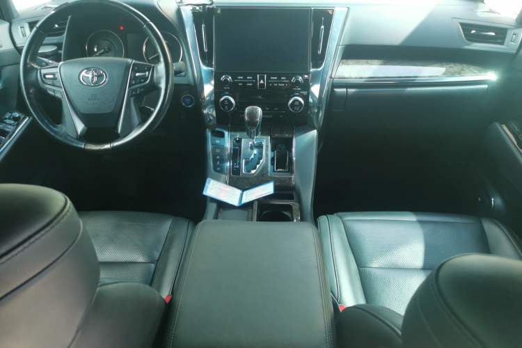 Used Toyota Alphard 2021 Dual-Motor 2.5L Premium Edition Center Console