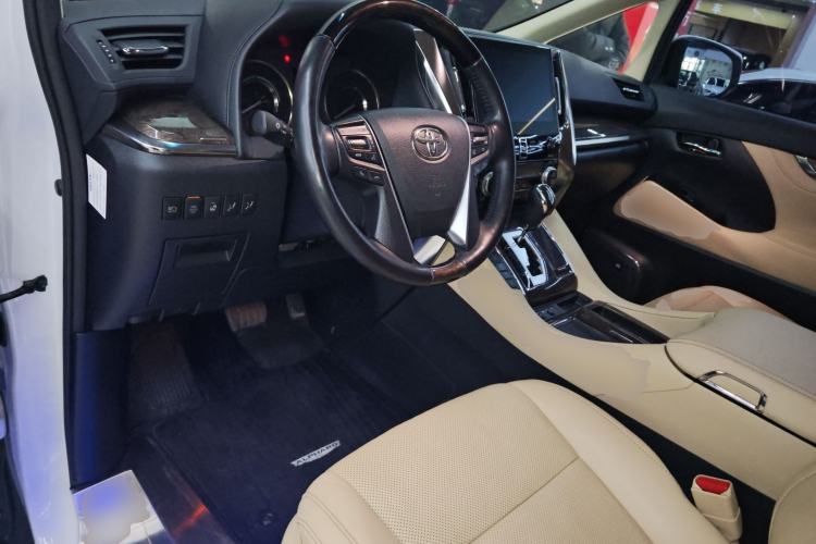 Used Toyota Alphard 2021 Dual-Motor 2.5L Premium Edition Center Console