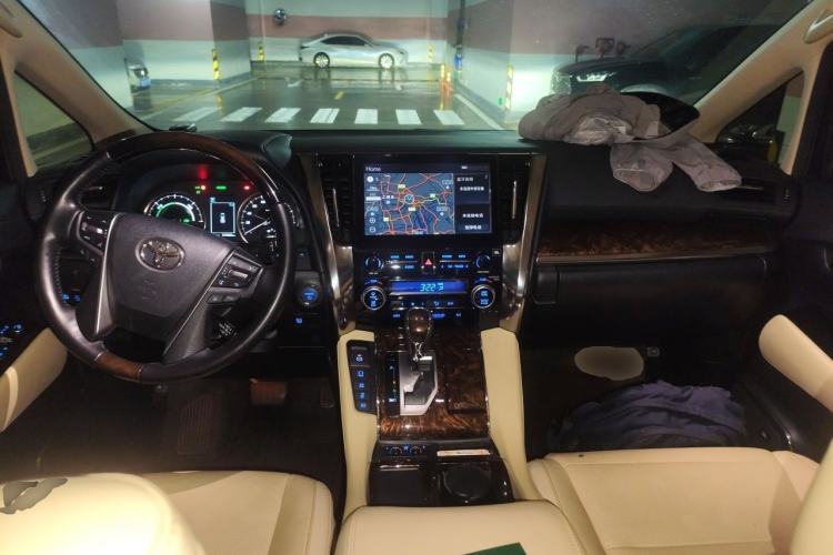 Used Toyota Alphard 2021 Dual-Engine 2.5L Luxury Edition Center Console