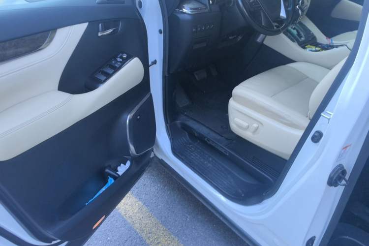 Used Toyota Alphard 2021 Dual-Motor 2.5L Premium Edition Driver Seat