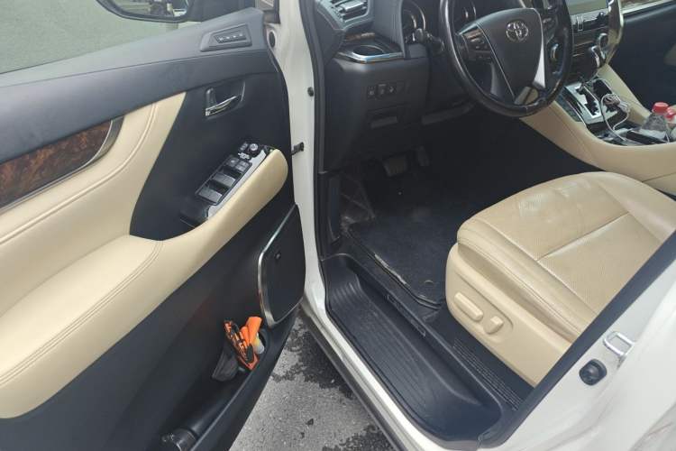 Used Toyota Alphard 2021 Dual-Engine 2.5L Luxury Edition Driver Seat