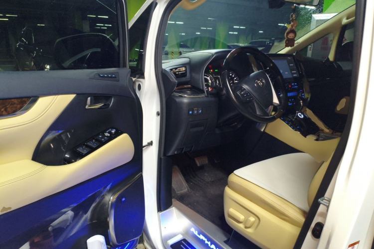 Used Toyota Alphard 2021 Dual-Engine 2.5L Luxury Edition Driver Seat