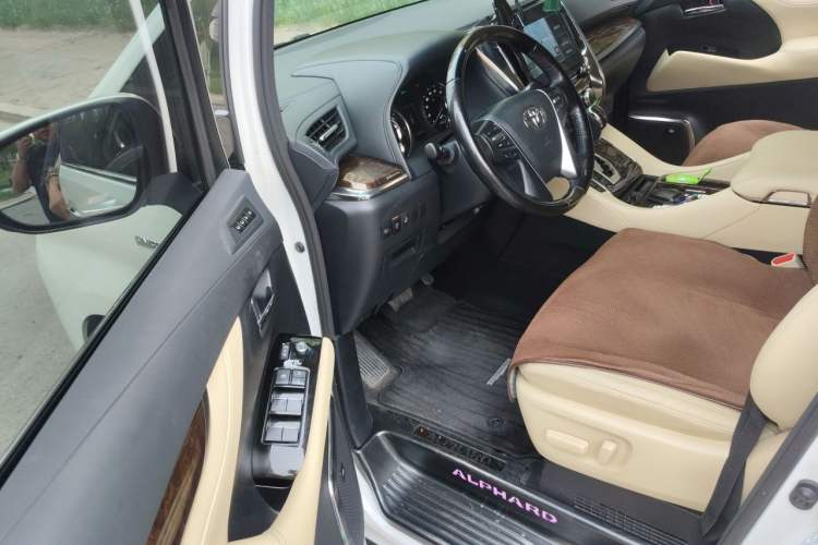 Used Toyota Alphard 2021 Dual-Engine 2.5L Luxury Edition Driver Seat