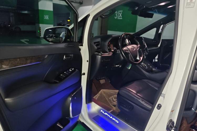Used Toyota Alphard 2021 Dual-Motor 2.5L Premium Edition Driver Seat