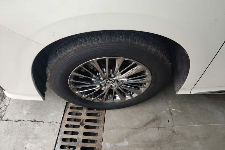 Used Toyota Alphard 2021 Dual-Motor 2.5L Premium Edition Exterior 1