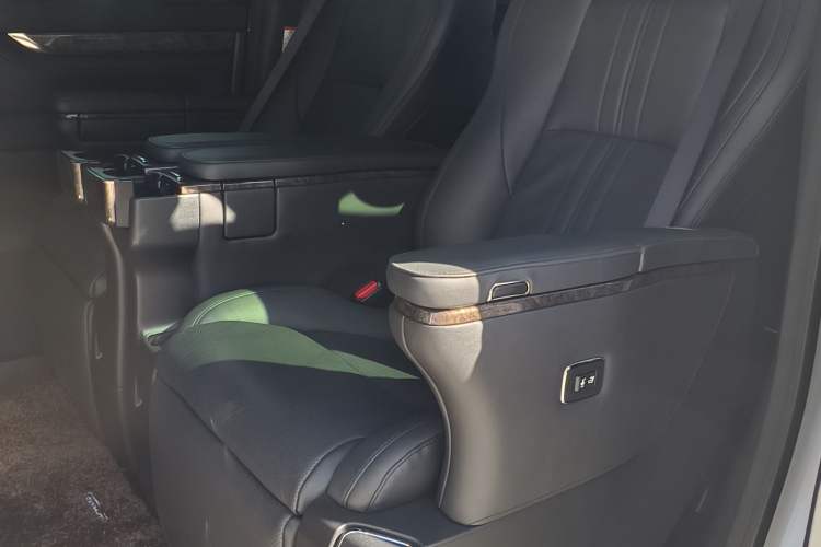 Used Toyota Alphard 2021 Dual-Engine 2.5L Prestige Edition Exterior 13