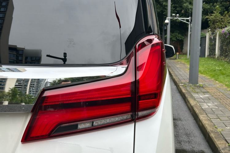 Used Toyota Alphard 2021 Dual-Motor 2.5L Premium Edition Exterior 3