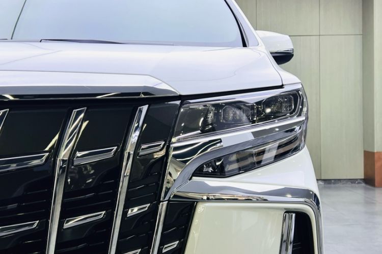 Used Toyota Alphard 2021 Dual-Motor 2.5L Premium Edition Exterior 4