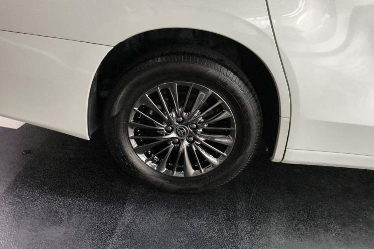 Used Toyota Alphard 2021 Dual-Engine 2.5L Luxury Edition Exterior 5