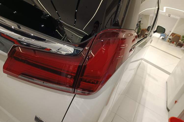 Used Toyota Alphard 2021 Dual-Engine 2.5L Prestige Edition Exterior 6