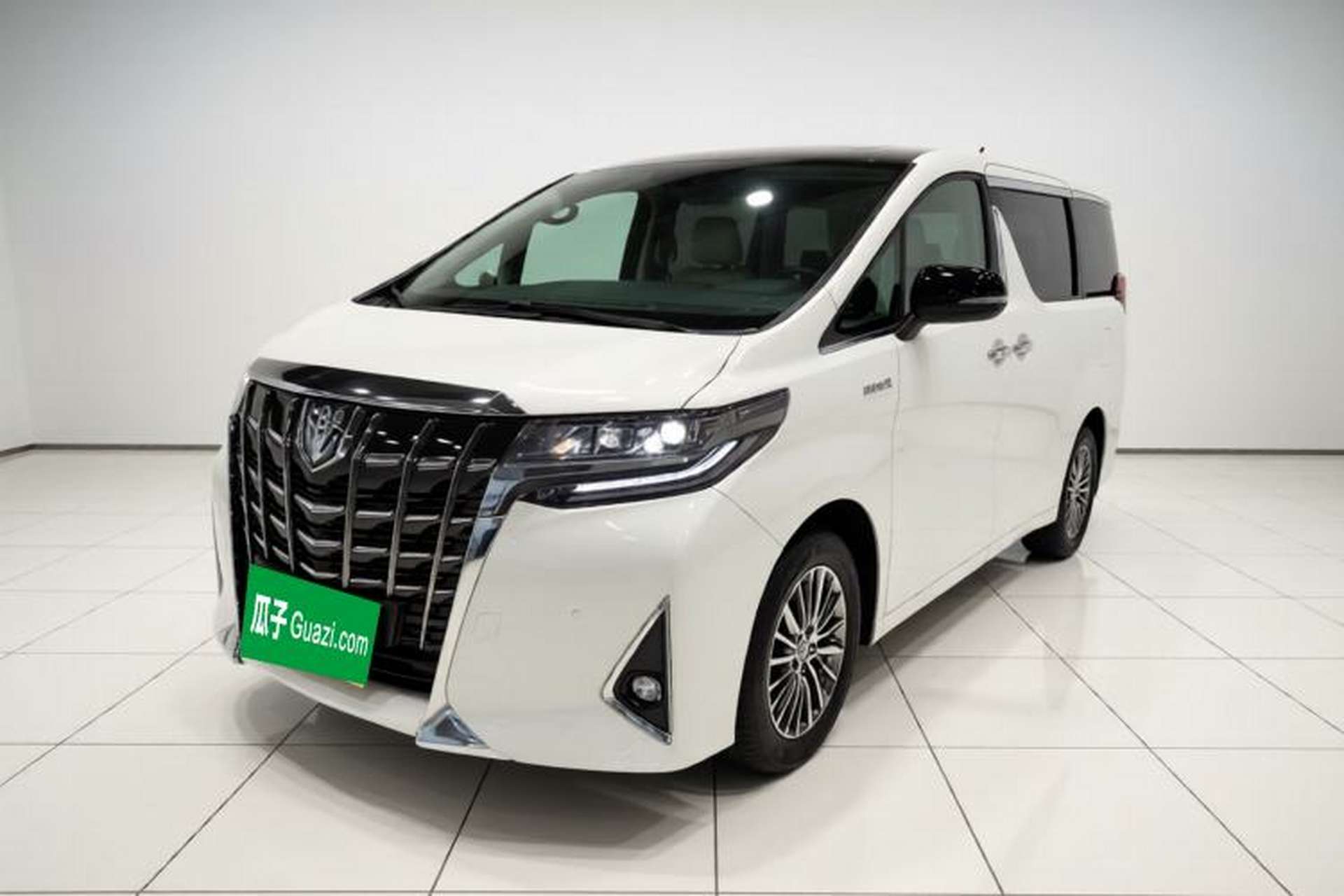 Used Toyota Alphard 2021 Dual-Engine 2.5L Luxury Edition Front Left 45 Deg