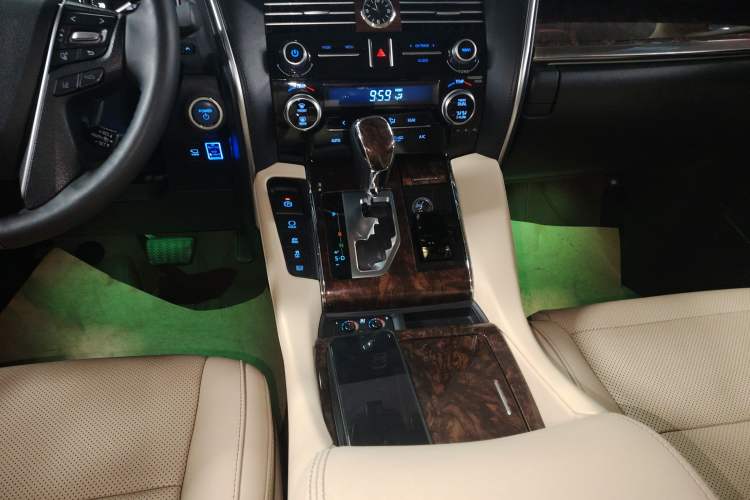 Used Toyota Alphard 2021 Dual-Engine 2.5L Luxury Edition Gear Lever