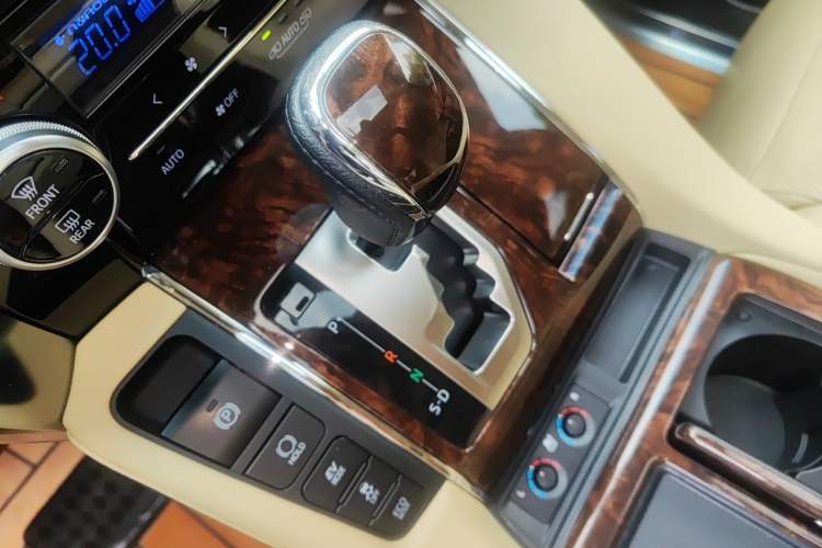 Used Toyota Alphard 2021 Dual-Engine 2.5L Luxury Edition Gear Lever