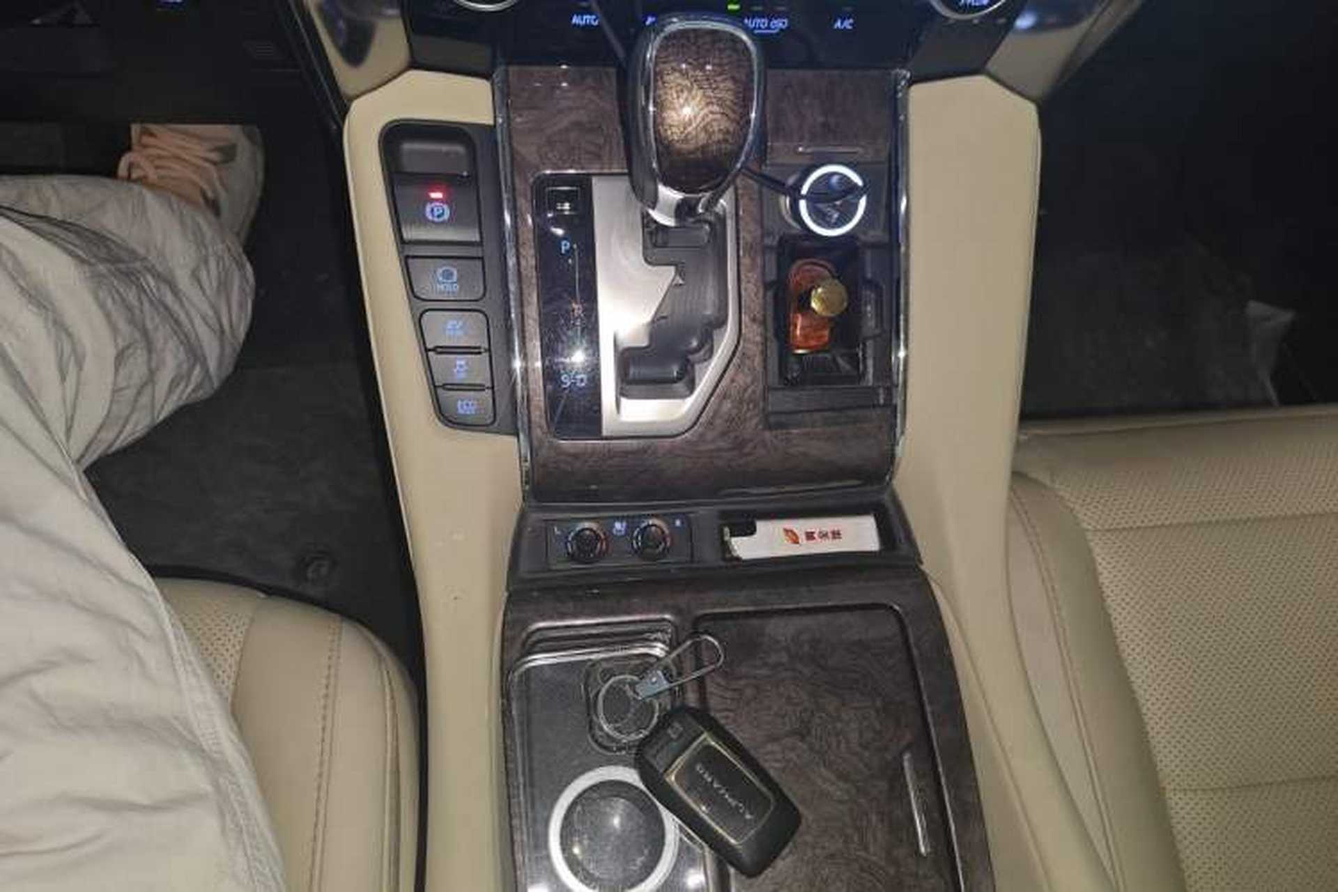 Used Toyota Alphard 2021 Dual-Motor 2.5L Premium Edition Gear Lever