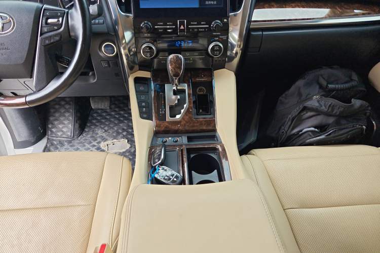 Used Toyota Alphard 2021 Dual-Engine 2.5L Luxury Edition Gear Lever