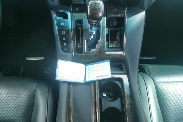Used Toyota Alphard 2021 Dual-Motor 2.5L Premium Edition Gear Lever