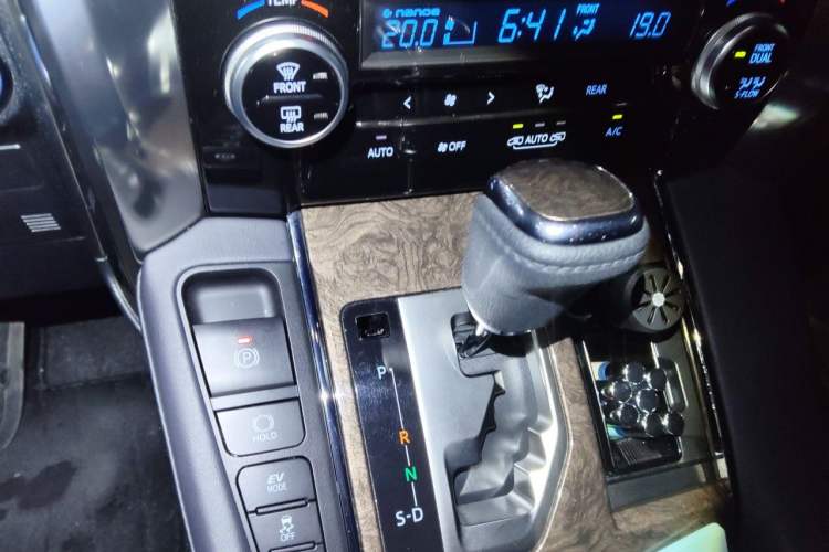 Used Toyota Alphard 2021 Dual-Motor 2.5L Premium Edition Gear Lever