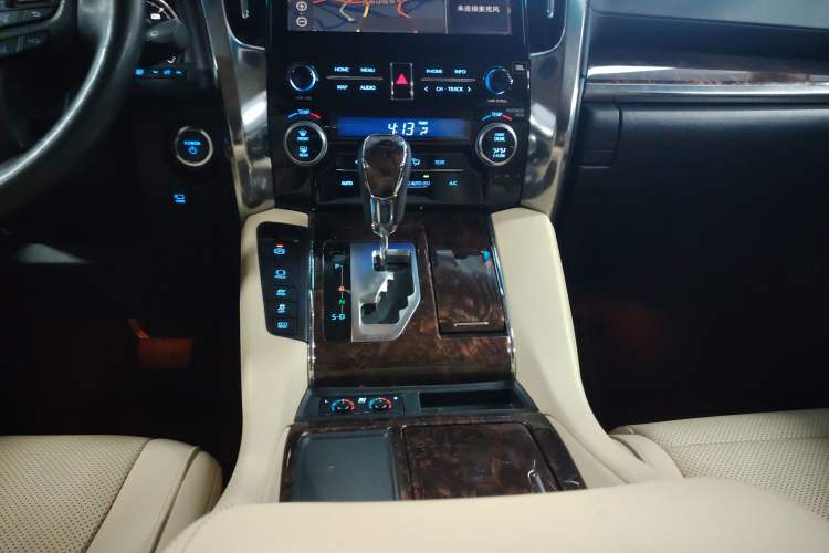 Used Toyota Alphard 2021 Dual-Engine 2.5L Luxury Edition Gear Lever