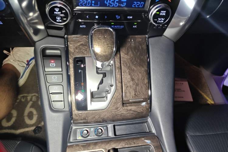 Used Toyota Alphard 2021 Dual-Motor 2.5L Premium Edition Gear Lever
