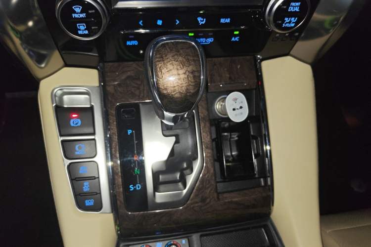 Used Toyota Alphard 2021 Dual-Motor 2.5L Premium Edition Gear Lever