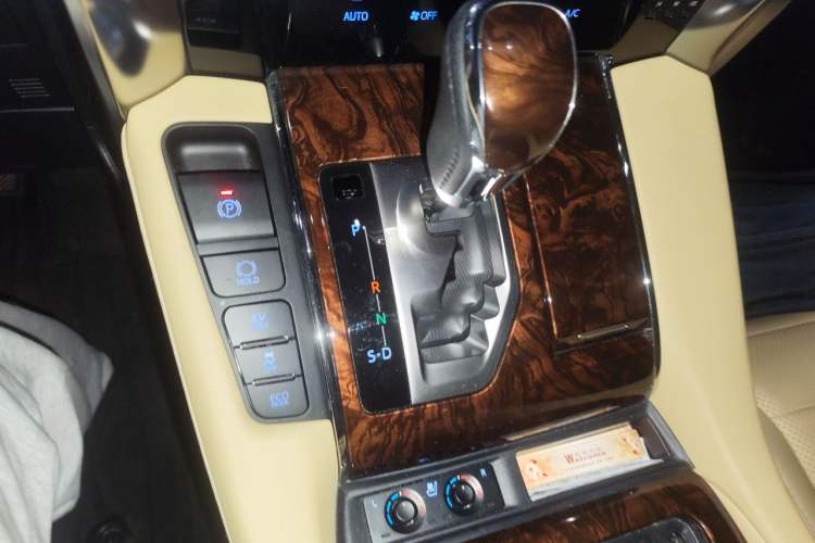 Used Toyota Alphard 2021 Dual-Engine 2.5L Luxury Edition Gear Lever