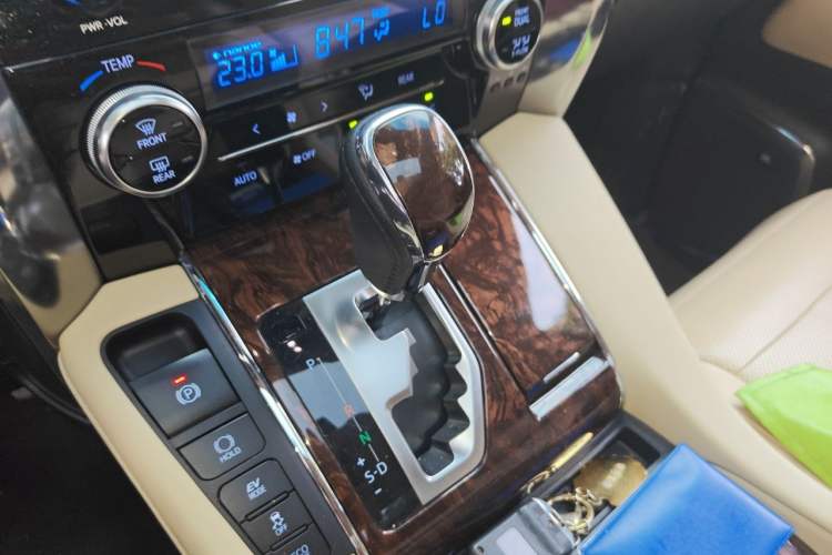 Used Toyota Alphard 2021 Dual-Engine 2.5L Luxury Edition Gear Lever