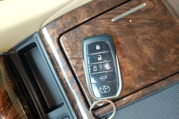 Used Toyota Alphard 2021 Dual-Engine 2.5L Luxury Edition Interior 1