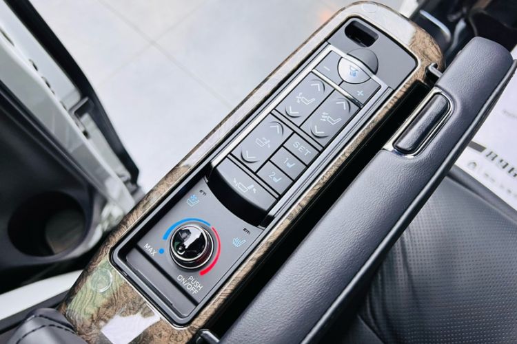 Used Toyota Alphard 2021 Dual-Motor 2.5L Premium Edition Interior 1