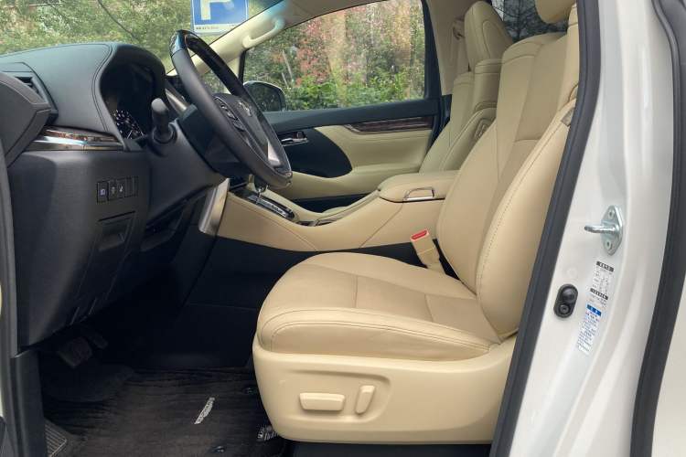 Used Toyota Alphard 2021 Dual-Engine 2.5L Luxury Edition Interior 1