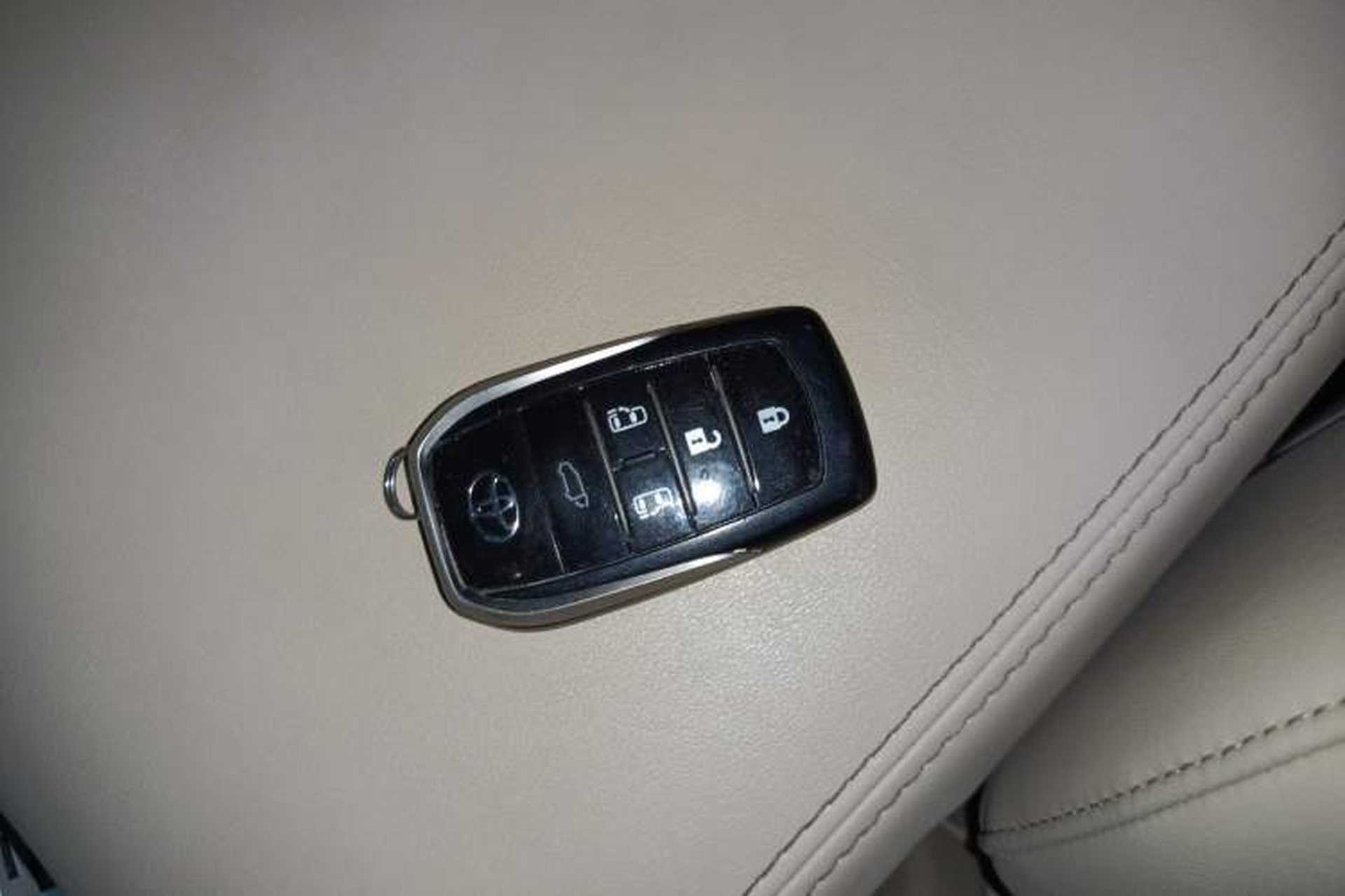 Used Toyota Alphard 2021 Dual-Engine 2.5L Prestige Edition Interior 1