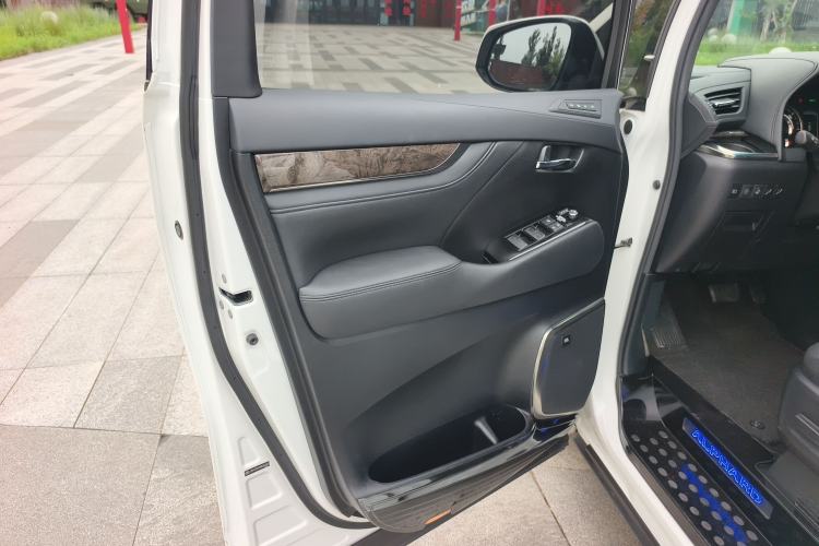 Used Toyota Alphard 2021 Dual-Motor 2.5L Premium Edition Interior 1
