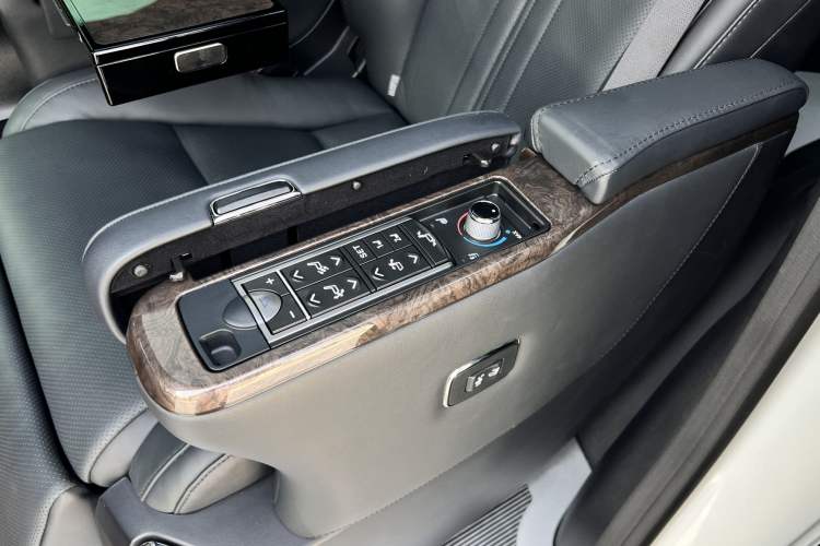 Used Toyota Alphard 2021 Dual-Engine 2.5L Prestige Edition Interior 1
