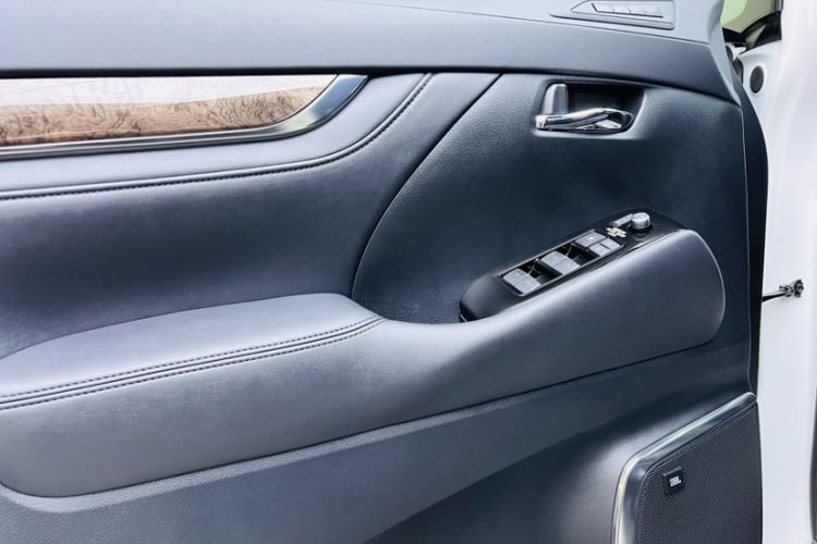 Used Toyota Alphard 2021 Dual-Motor 2.5L Premium Edition Interior 10