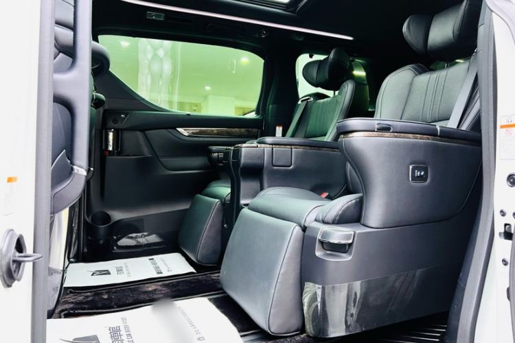 Used Toyota Alphard 2021 Dual-Motor 2.5L Premium Edition Interior 11
