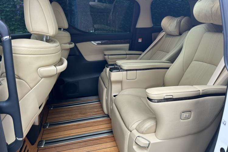 Used Toyota Alphard 2021 Dual-Motor 2.5L Premium Edition Interior 11