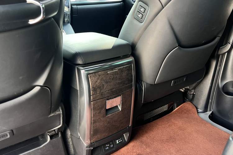 Used Toyota Alphard 2021 Dual-Engine 2.5L Prestige Edition Interior 13