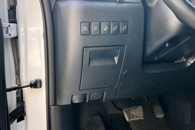 Used Toyota Alphard 2021 Dual-Engine 2.5L Prestige Edition Interior 14