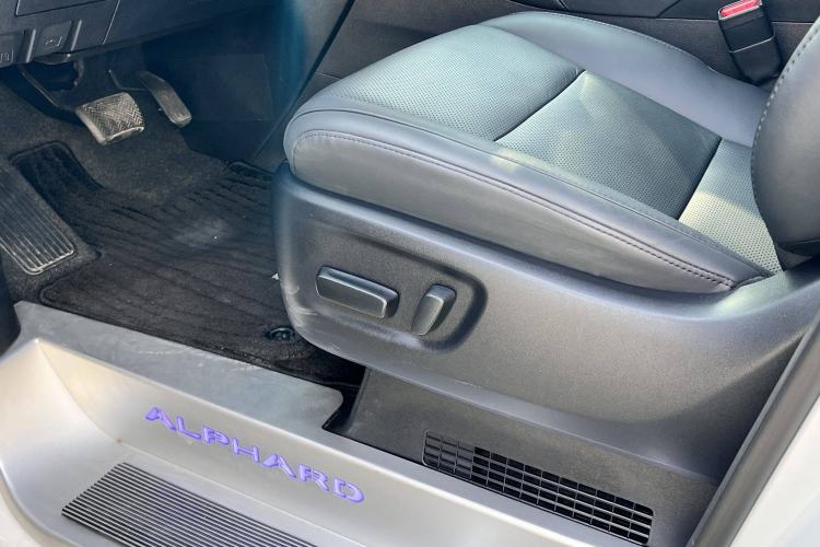 Used Toyota Alphard 2021 Dual-Engine 2.5L Prestige Edition Interior 15